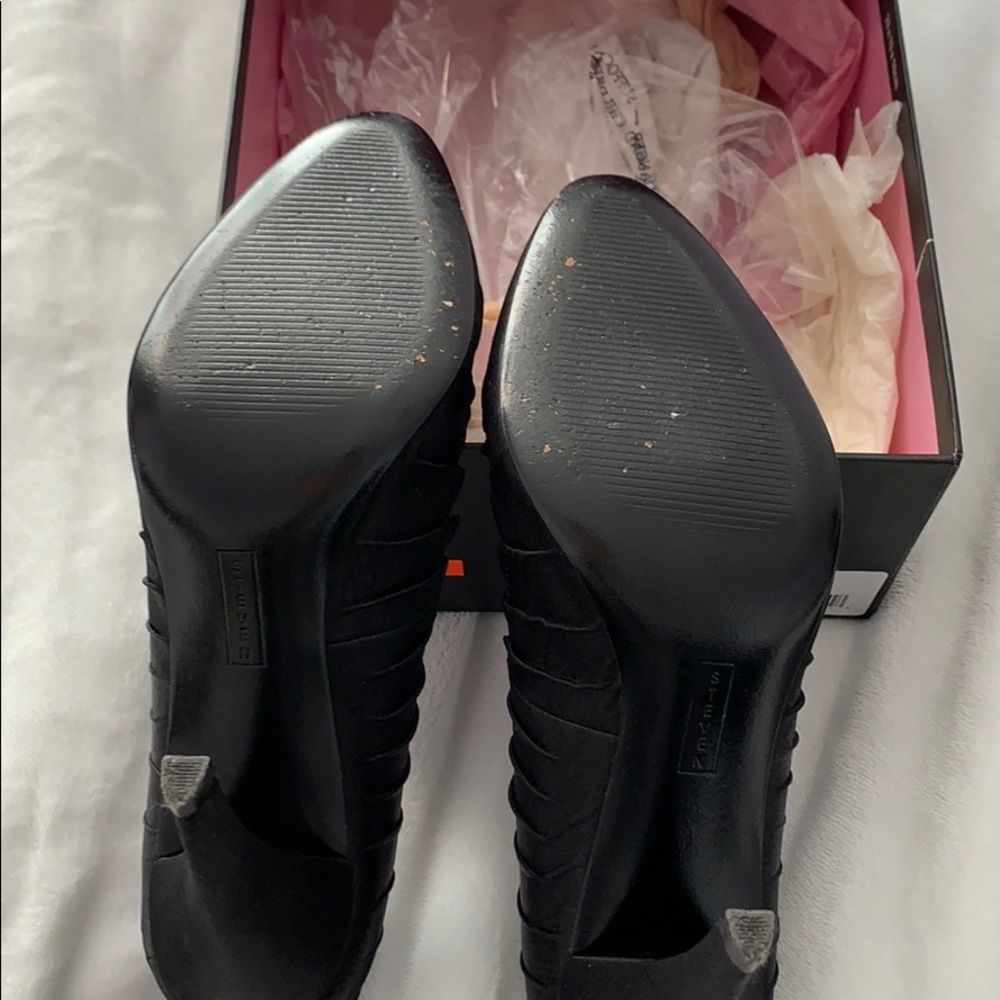 Steve Madden Postal Black Heels - Picture 5 of 5